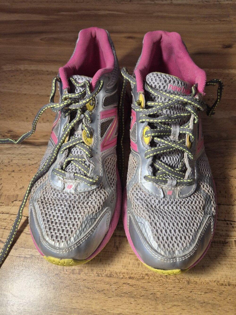 New Balance Minimus 1010v1 Womens 7 Trail Running Shoes Vibram Sole Grey Pink